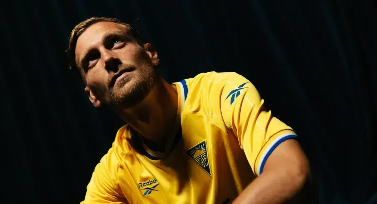 Oficial: Médio da Ligue 1 chega ao Estoril Praia